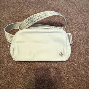 Lululemon Everywhere Belt Bag 1L Monogram Metallic-NWOT